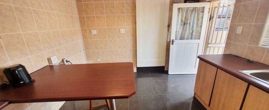 To Let 1 Bedroom Property for Rent in Kensington Western Cape